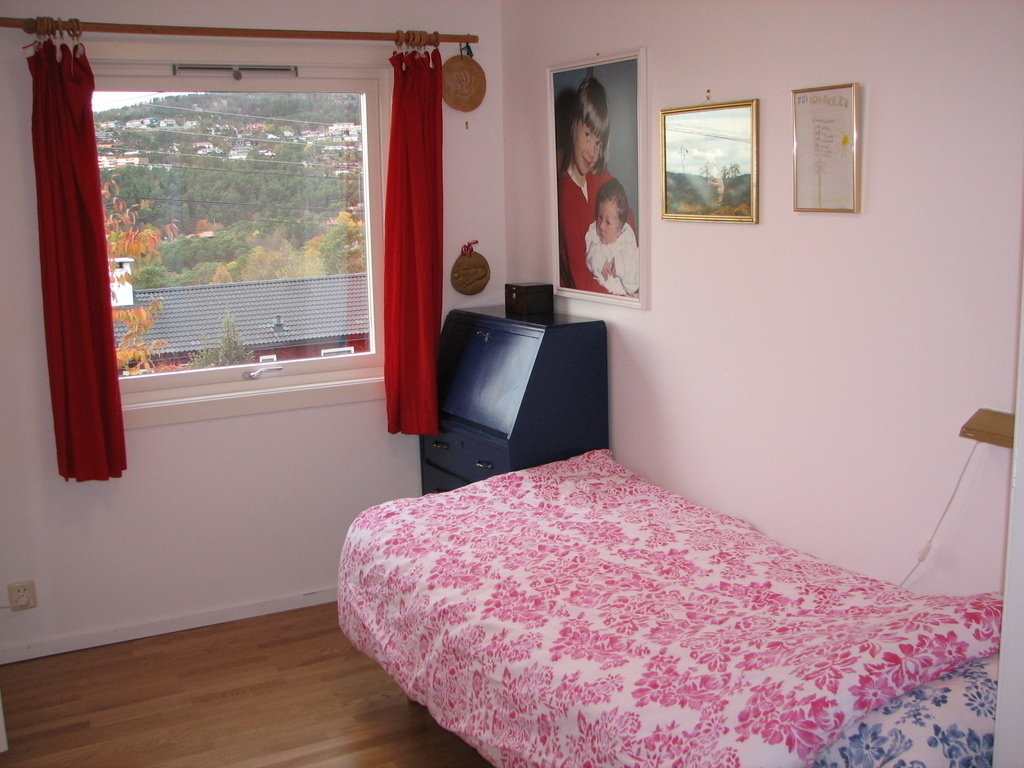 Bedroom 1 upstairs with singlecomfortable bed (90 cm)