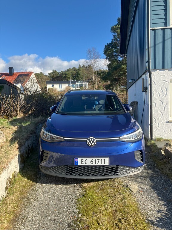 We exchange our car, VolksWagen ID4, charged for free by the house