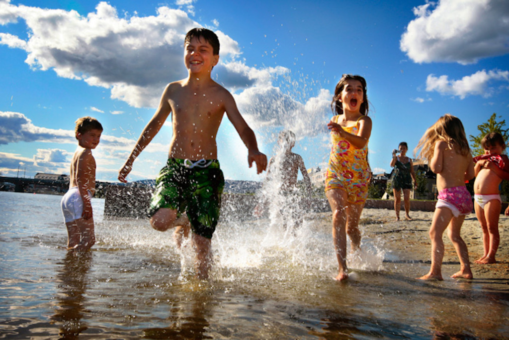 Idyllic sea fronts close to the square.