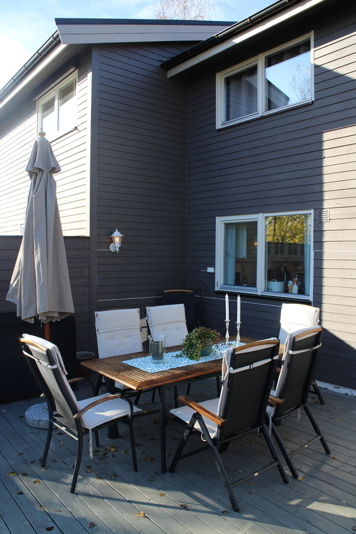 Dining space outdoors for 10 people.