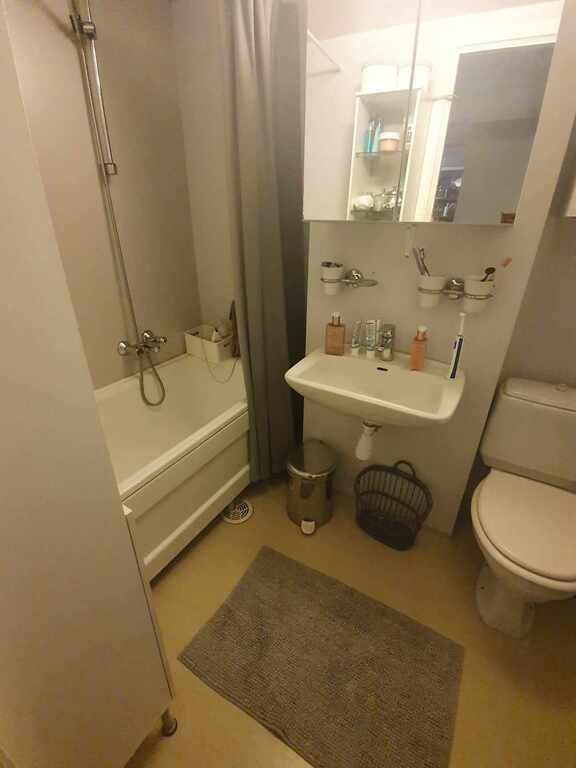 Bathroom on the 2nd floor.
