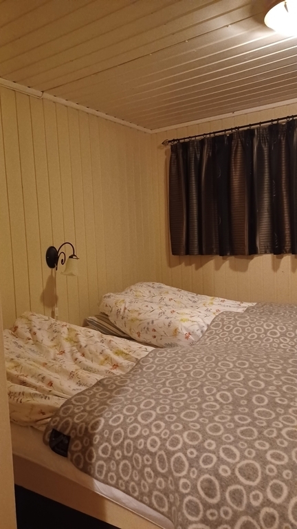 Parents bedroom downstairs, double bed 180x200