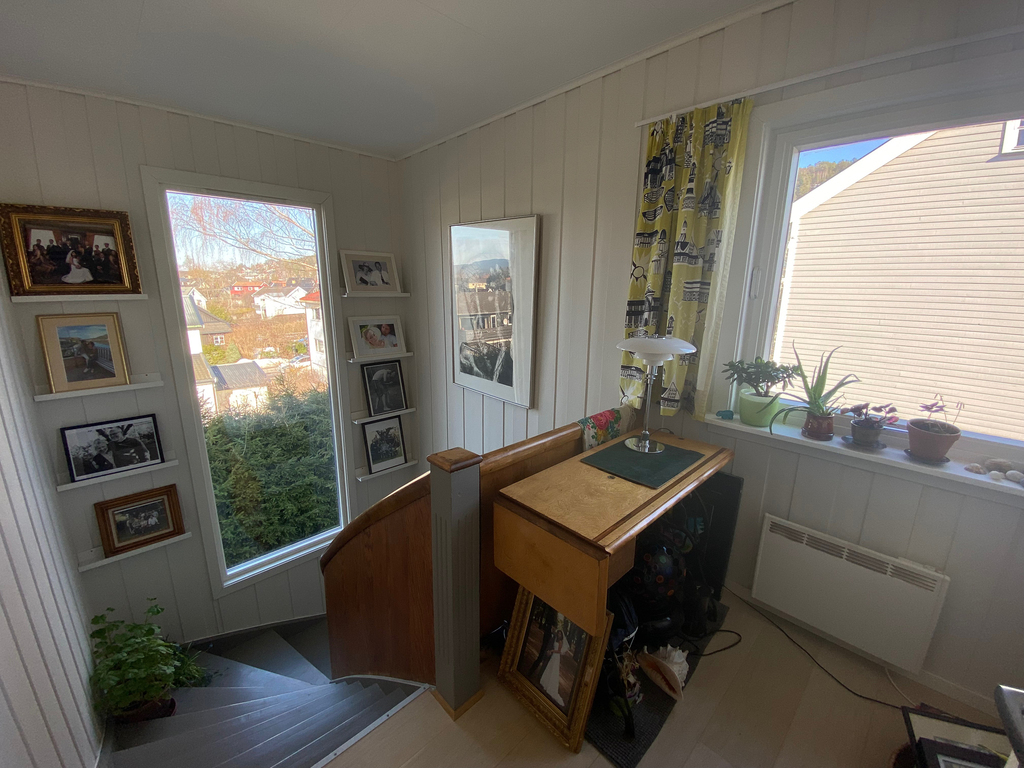 The staircase seen from first floor