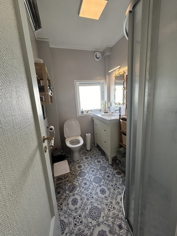 Bathroom first floor