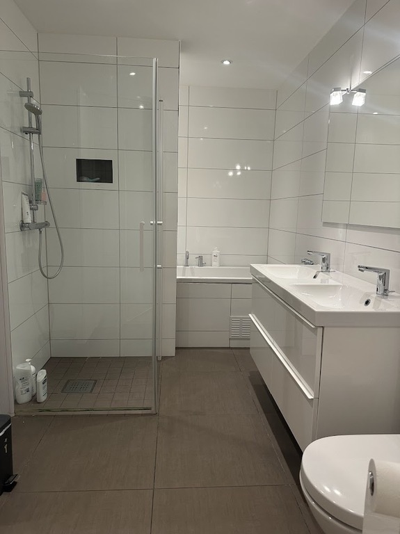 Bathroom - groud floor