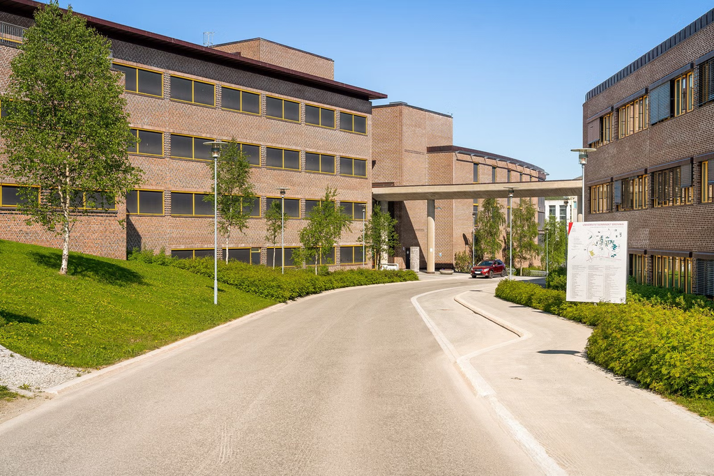 UiT – The Arctic University of Norway The campus is within walking distance and close to beautiful nature surroundings.