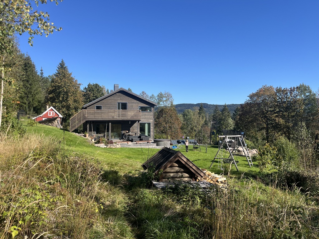 House, garden and woodfired hottub