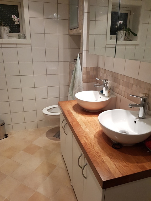 Main bathroom