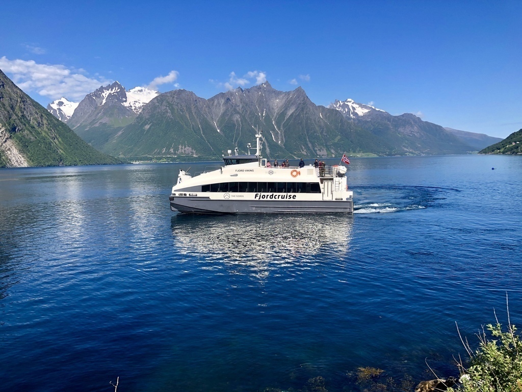Ferry to the spectacular Hjørund fjord, 60 minutes trip from the center of Ålesund