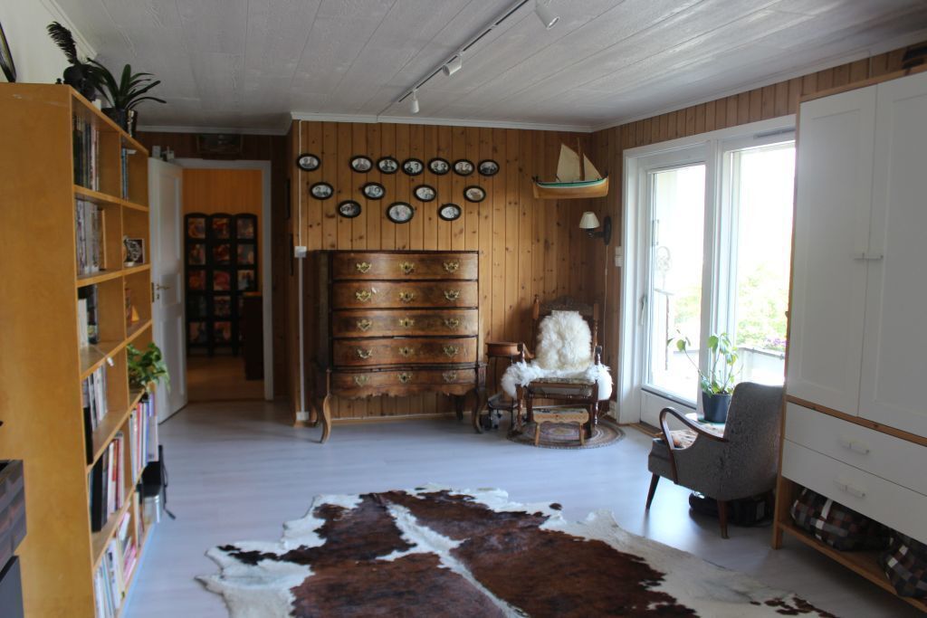 The other side of the living room.