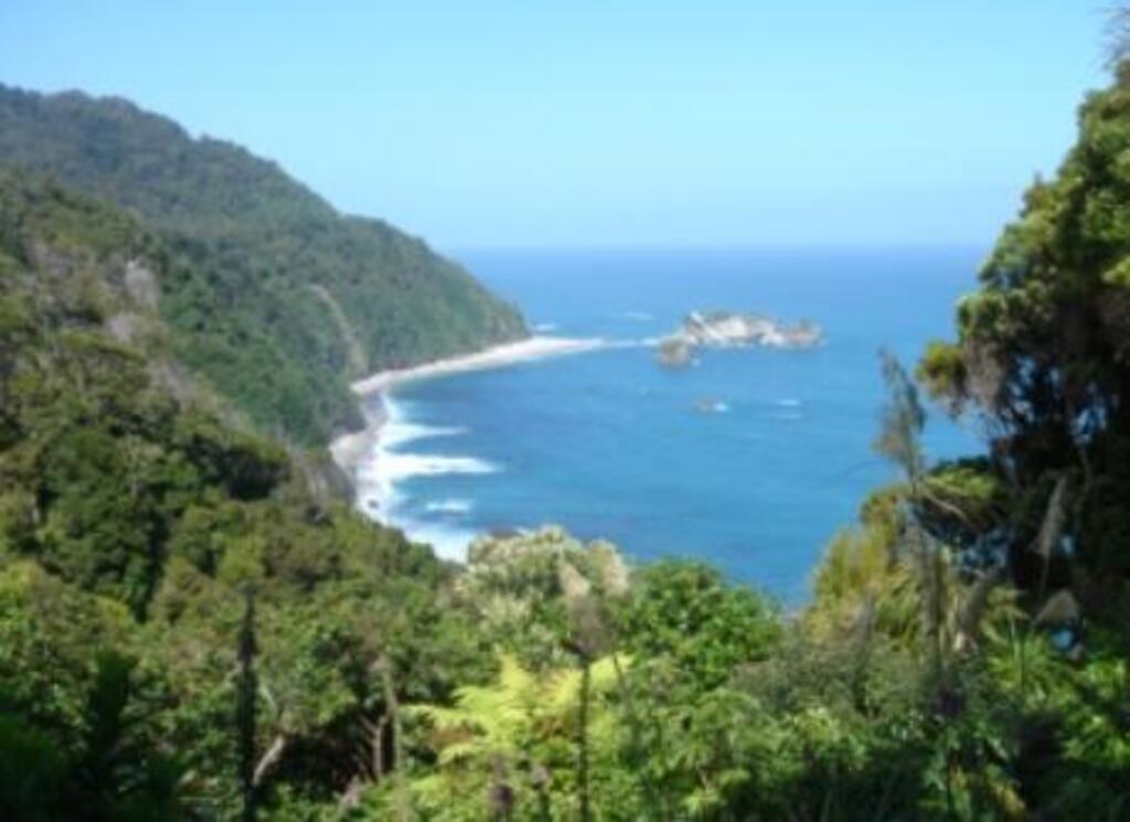 Stunning coastal scenery a short drive away