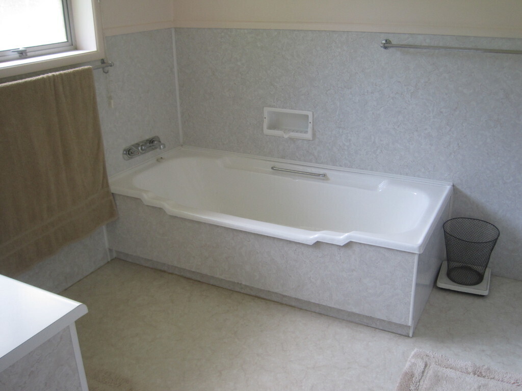 Bath in main bathroom