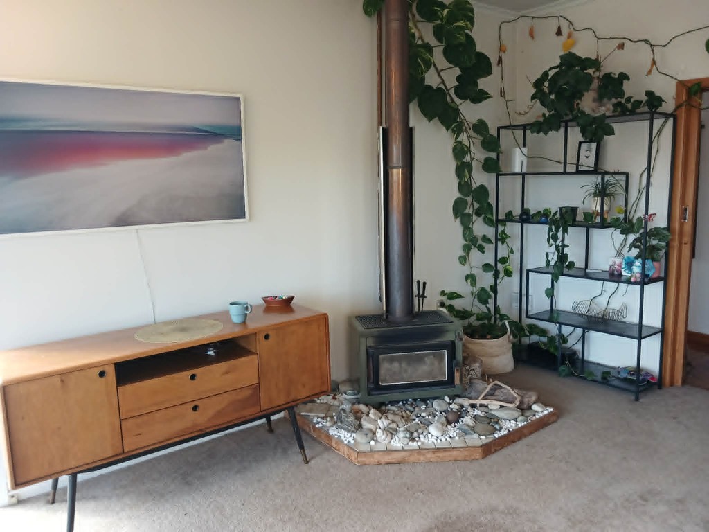 Living Room with large Tv.
