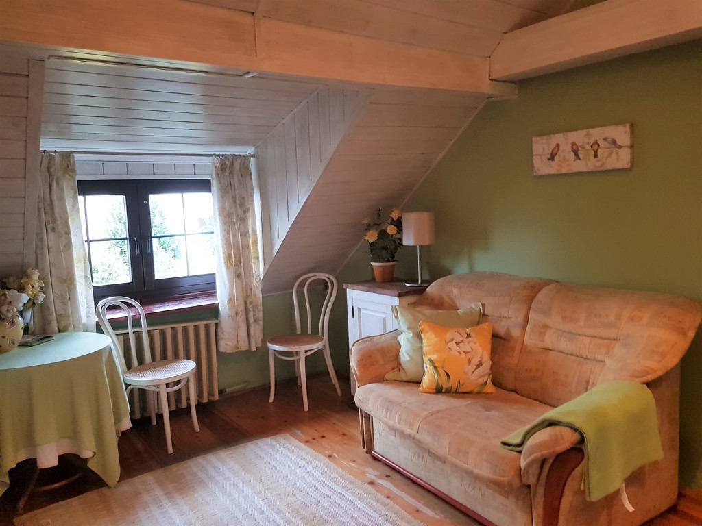 Top floor guest room -sofa opens or 2 people 