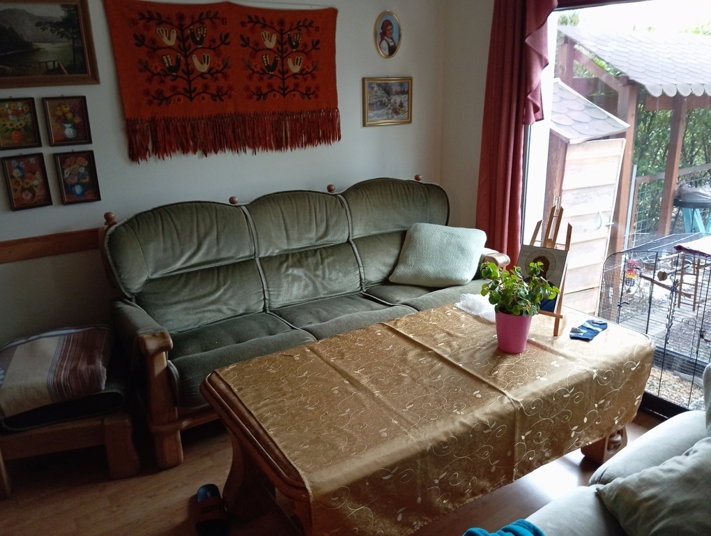 living room, small table