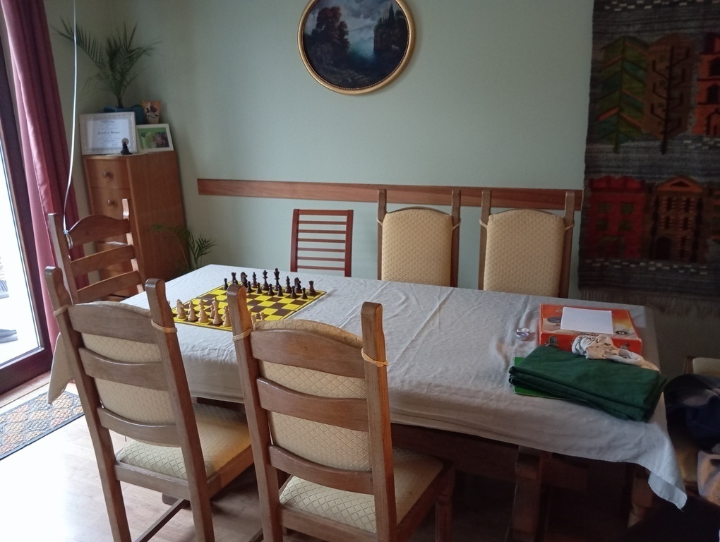 living room, large table