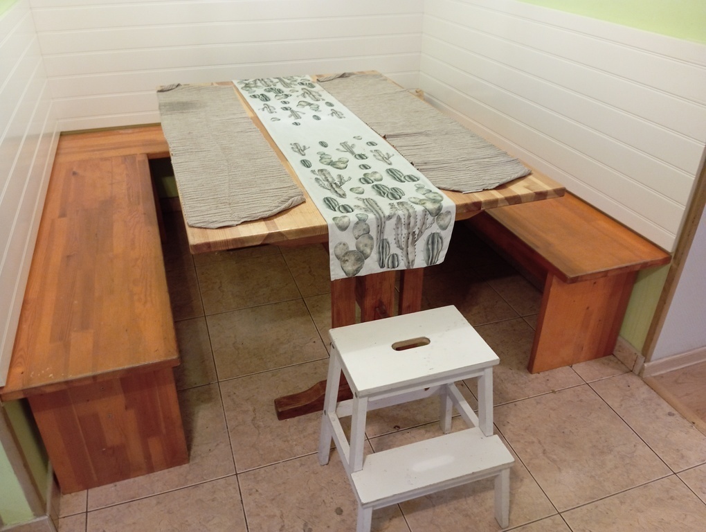 dining room (part of the kitchen)