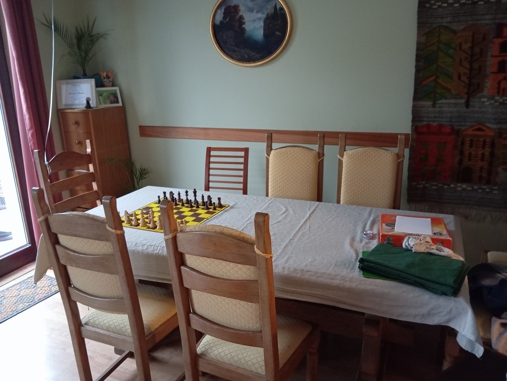 living room, large table