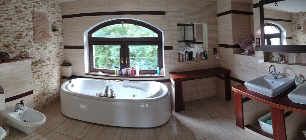 The upstairs bathroom