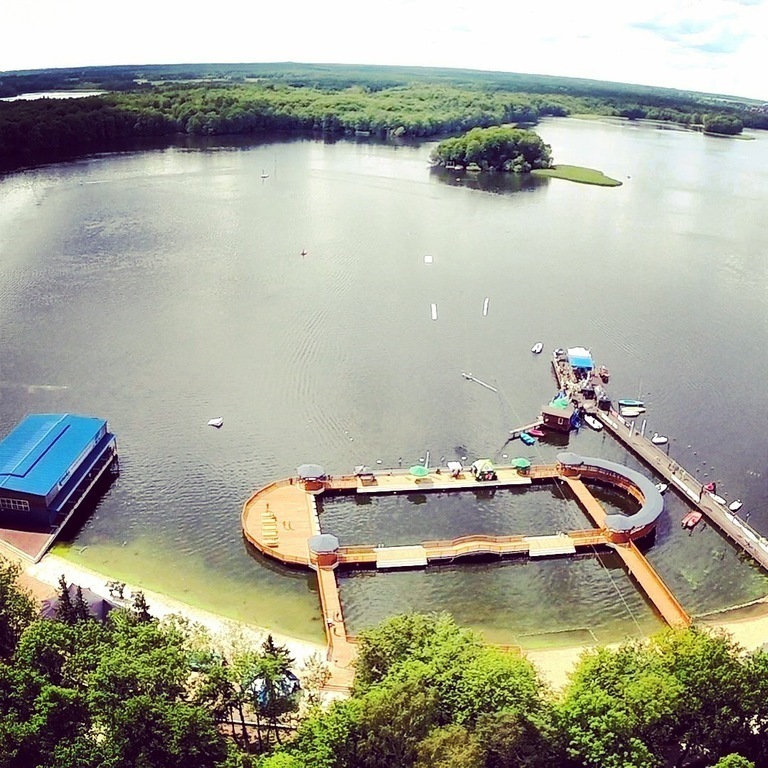 Park for swimming, kayaking, water skiing - just across the street (200 from our house). 