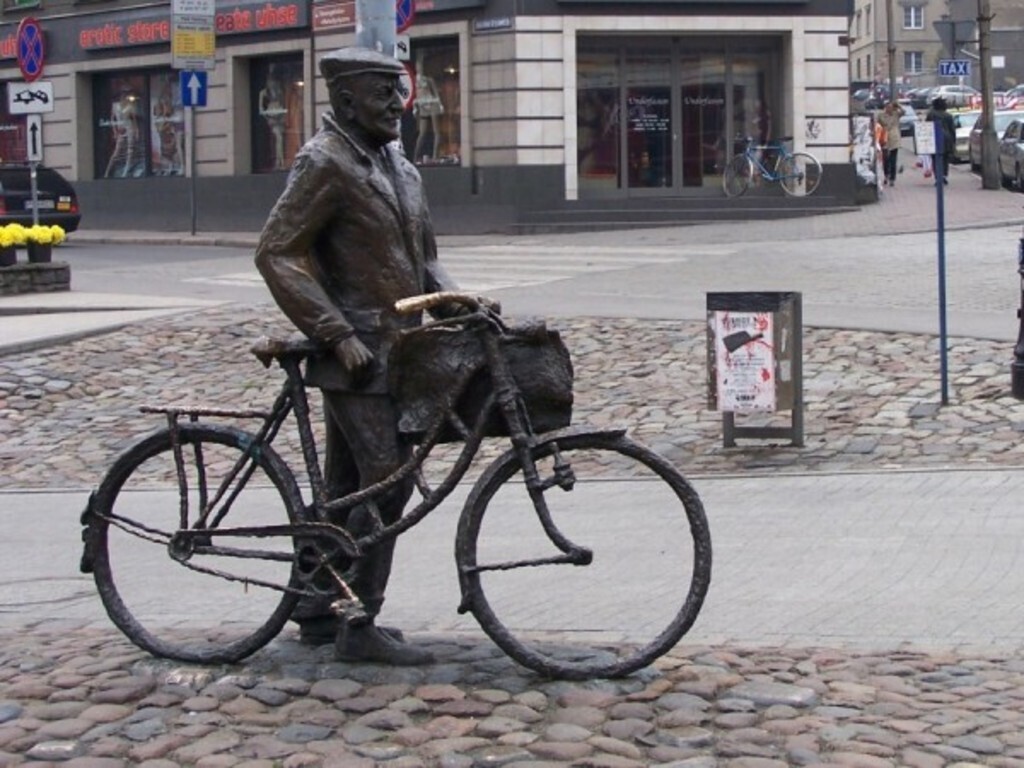Poznan by bike, Old Marych monument