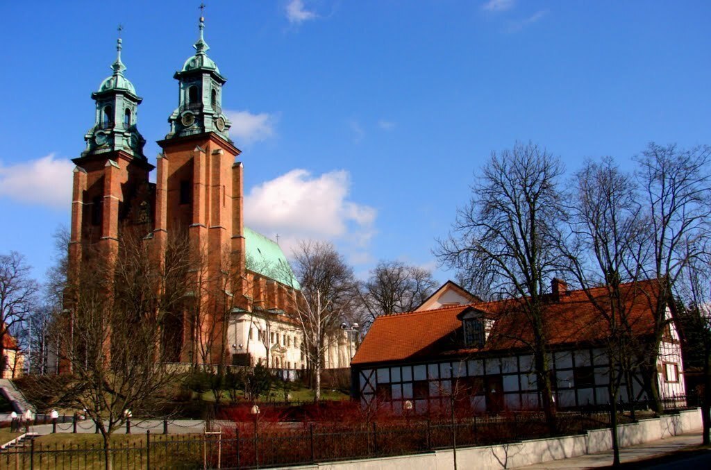Gniezno cathedral church 50 km