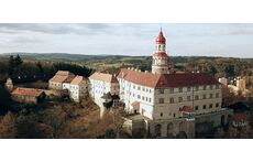 16 km Nahod Castle