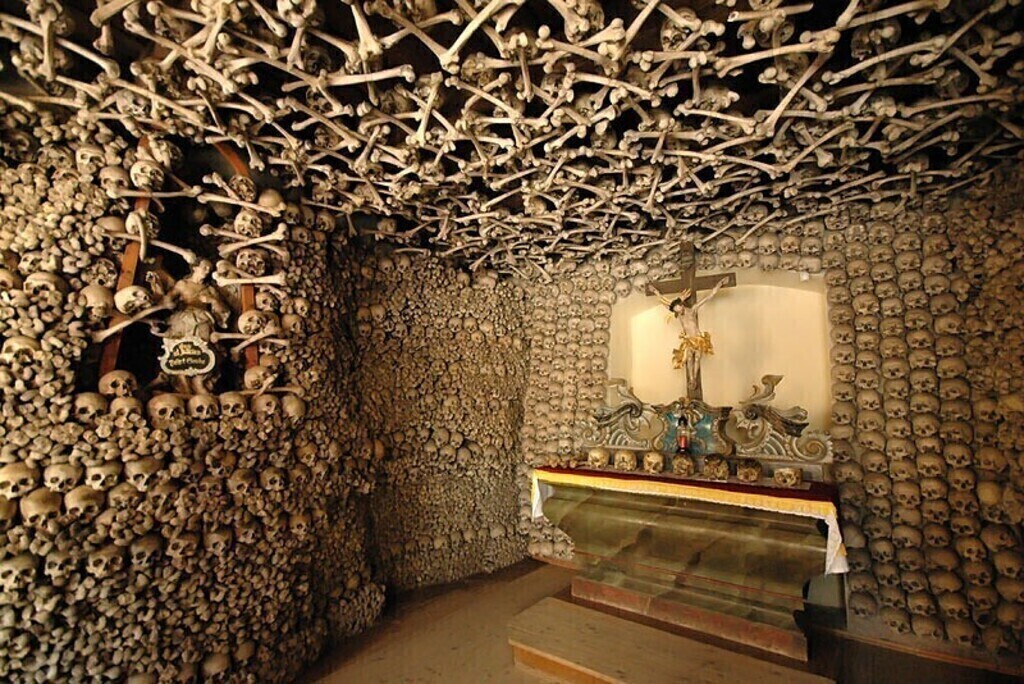 14 km Chapel od Skulls