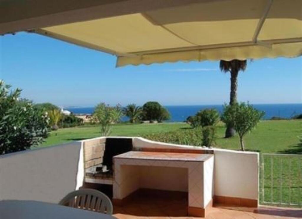 Sea view from the patio, the living room and the kitchen