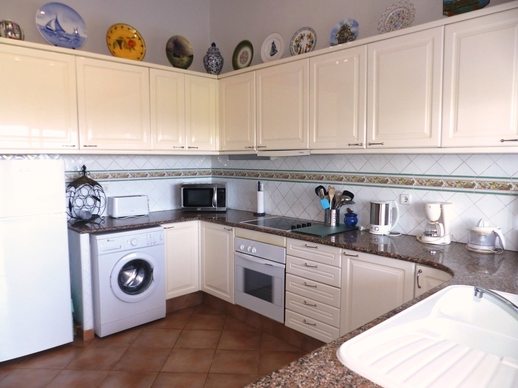 Kitchen with full appliances