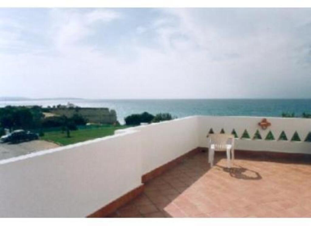 Terrace with an extraordinary large view on the ocean (day  picture)