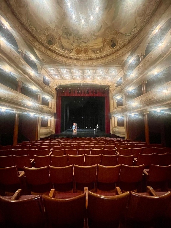 Charmante centrum van Fafe - theater 