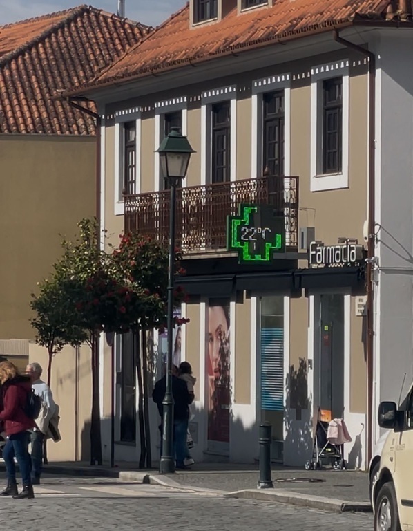 Charmante centrum van Fafe - apotheek 