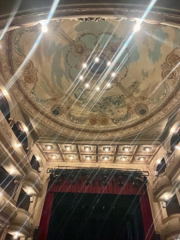 Charmante centrum van Fafe - theater 