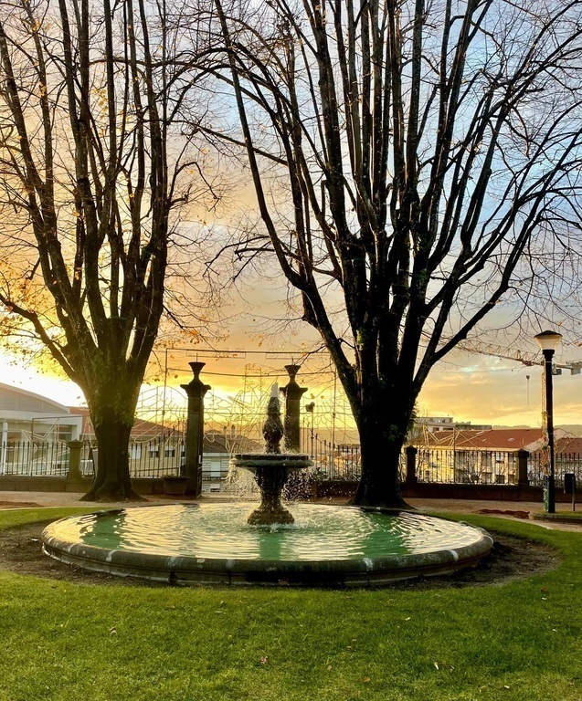 Charmante centrum van Fafe - stadspark herfst