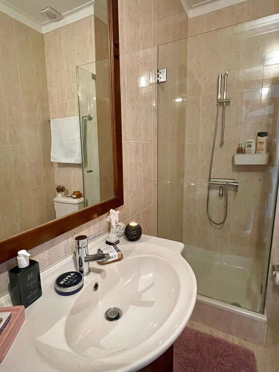 Slaapkamer I - badkamer 