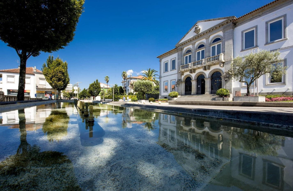 Charmante centrum van Fafe - stadhuis