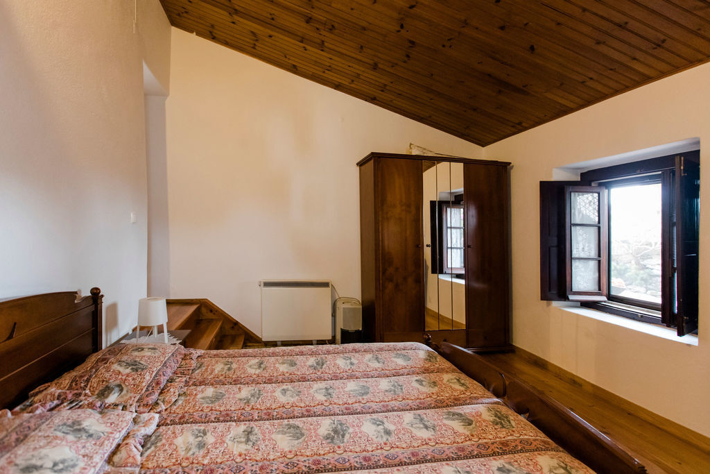 1st Bedroom Entrance (double bed)