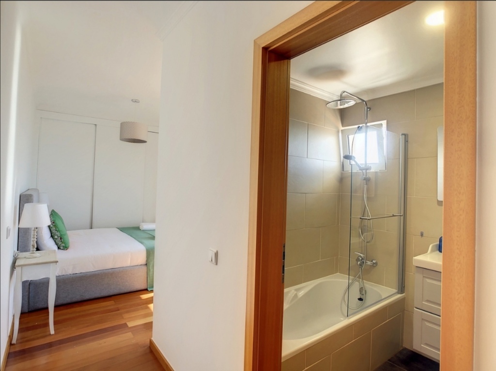 Foto da Instalação sanitária e acesso à sala