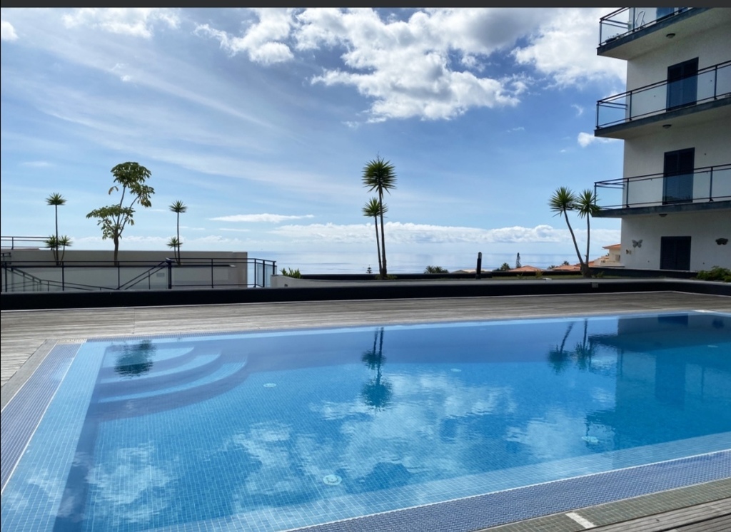 Piscina do condominio