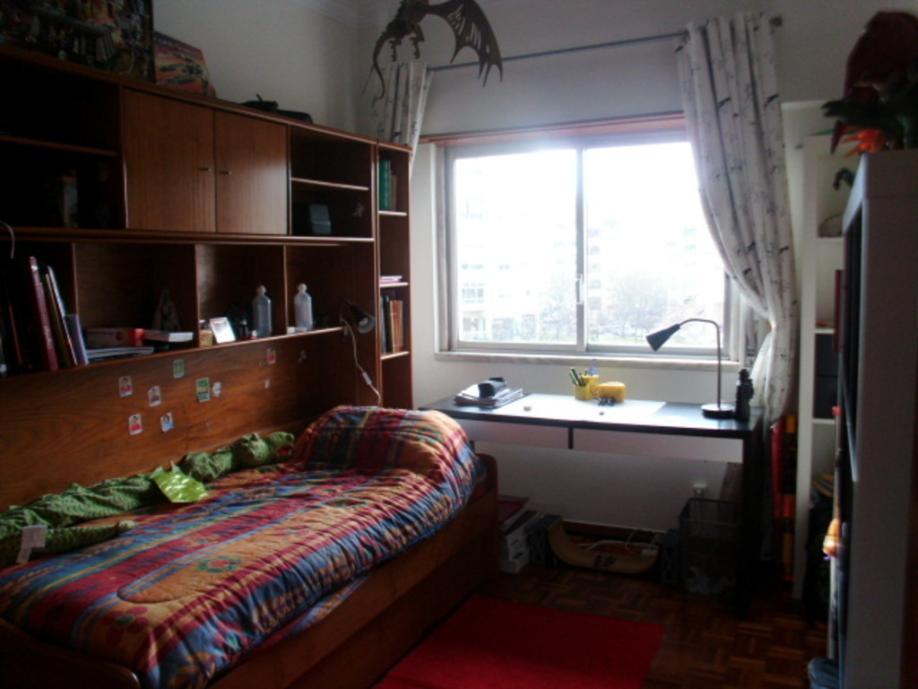 Room 2 with single bed
