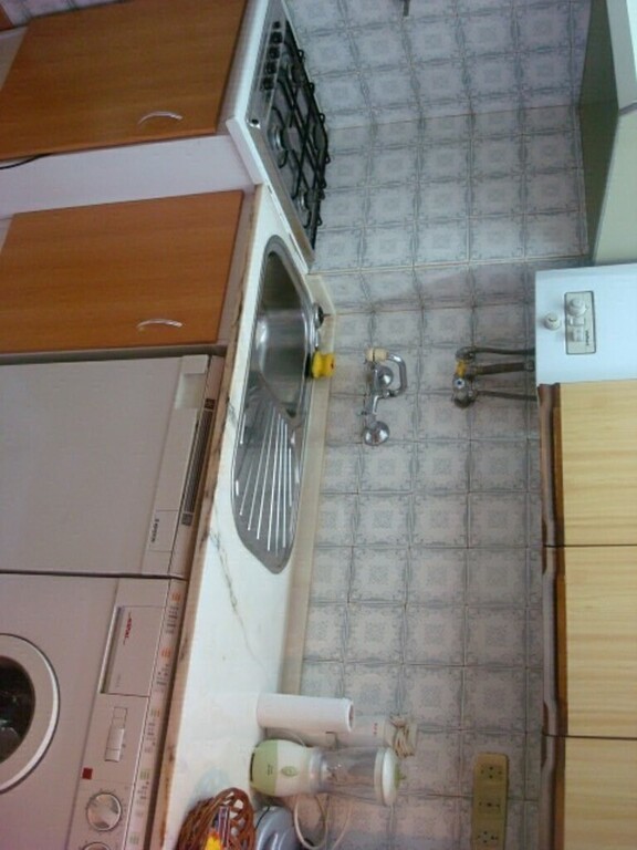 Small kitchen with washing machine (no dishwasher)