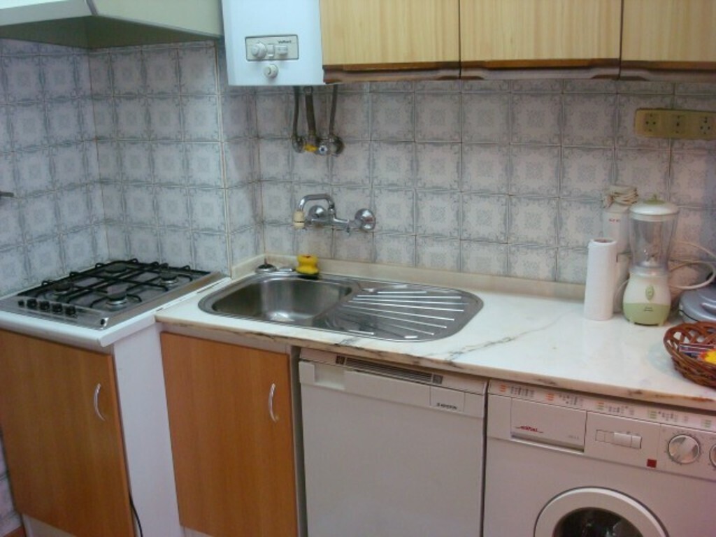Small kitchen with washing machine (no dishwasher)