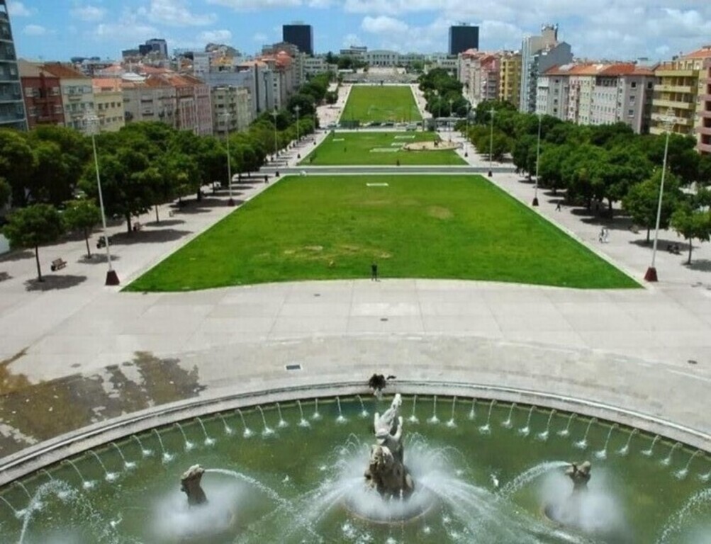 Alameda Dom Afonso Henriques - 3 minutes walk