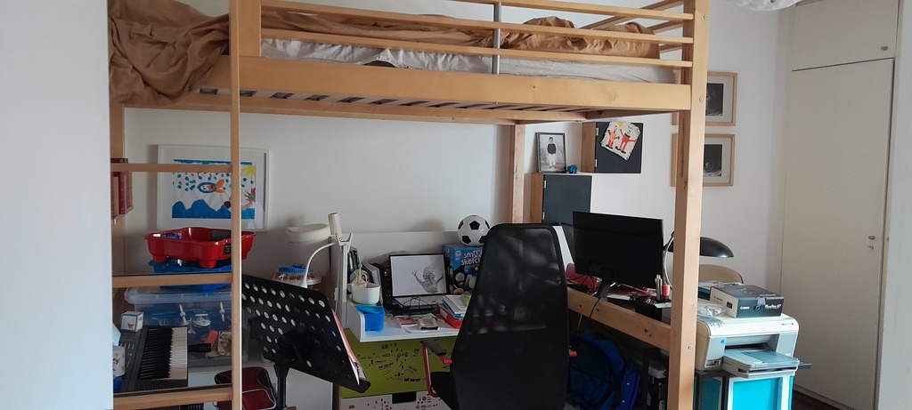 quarto 2 com cama alta de casal