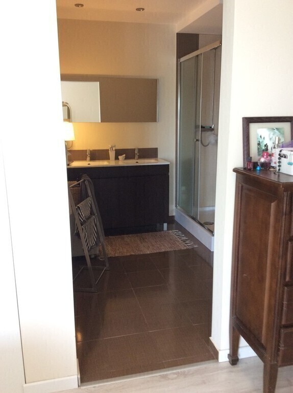Suite's bathroom