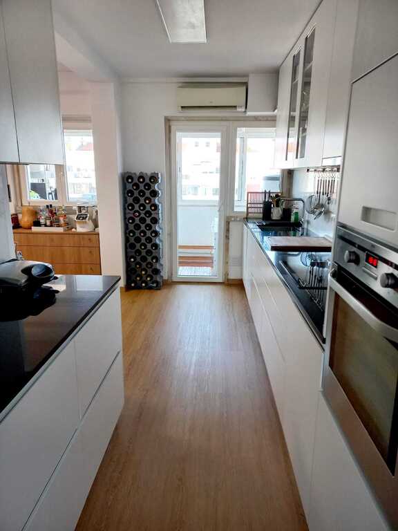 Kitchen - food prep zone