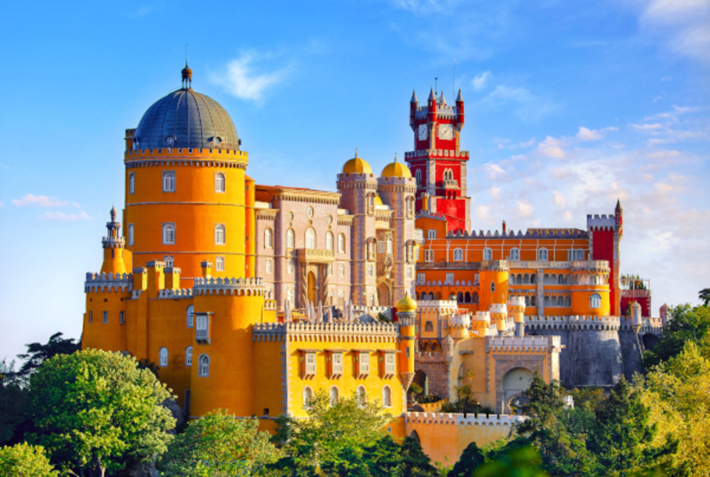 Palácio da Pena (30min from Lisbon). Image from the web.