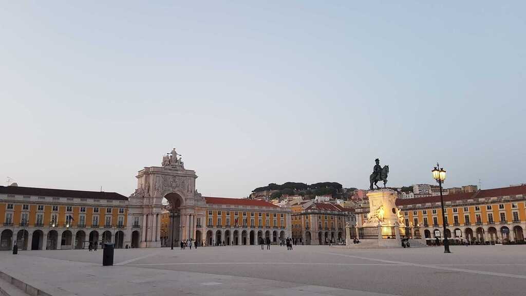 "Praça do Comércio", by the river Tejo.