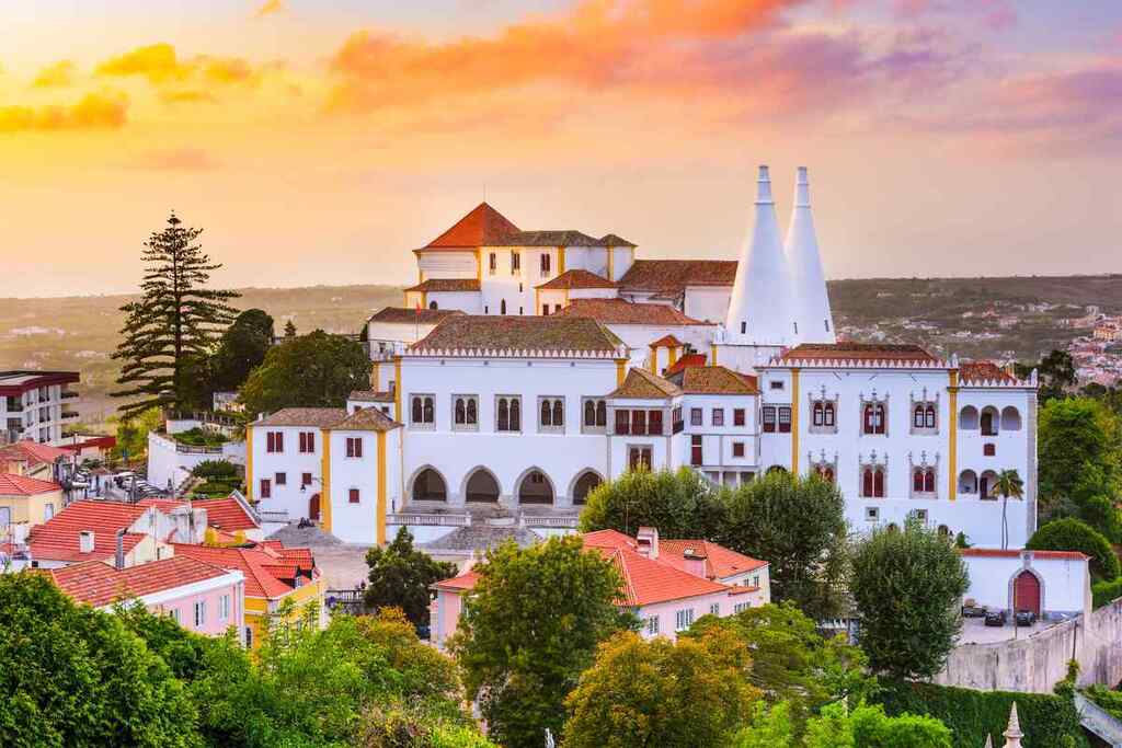 Vilage S. Pedro de Sintra (30min from Lisbon). Image from the web.
